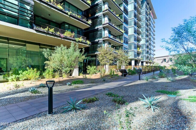Building Photo - 7180 E Kierland Blvd