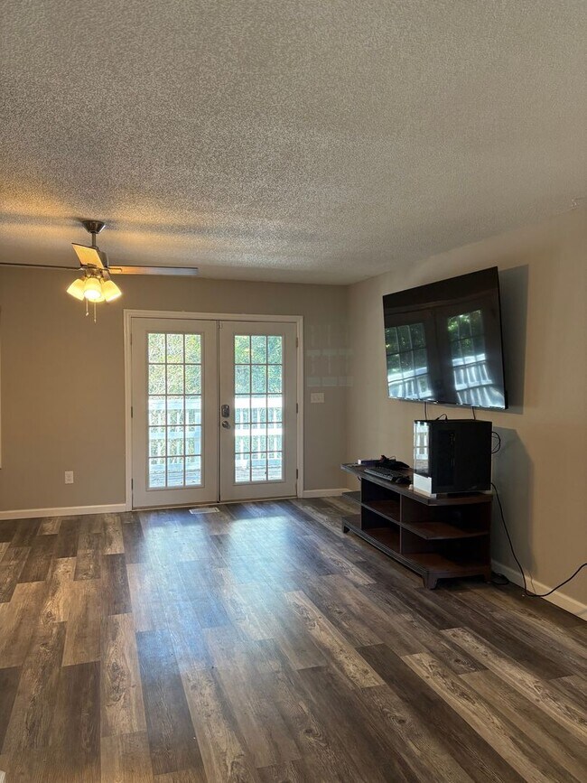 Building Photo - Charming 2-Bedroom, 2-Bath Home in the Hea...