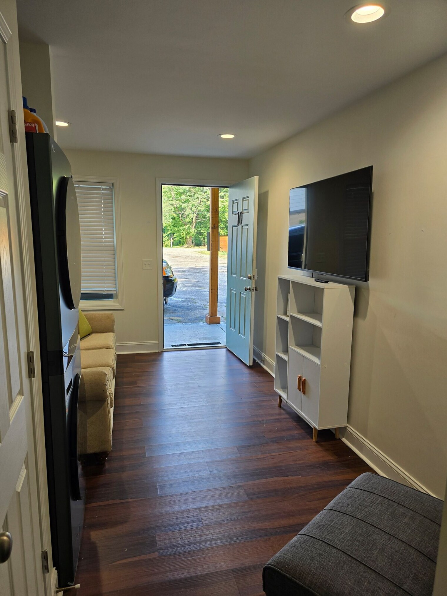 Building Photo - 107 David St