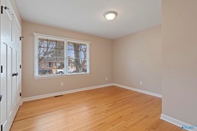 Building Photo - 403 Hillmont Cir NW