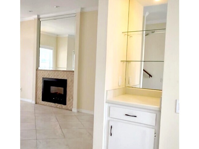 Building Photo - 11710 Southlake Dr