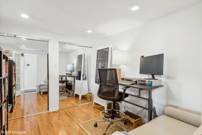 Building Photo - 758 N Larrabee St