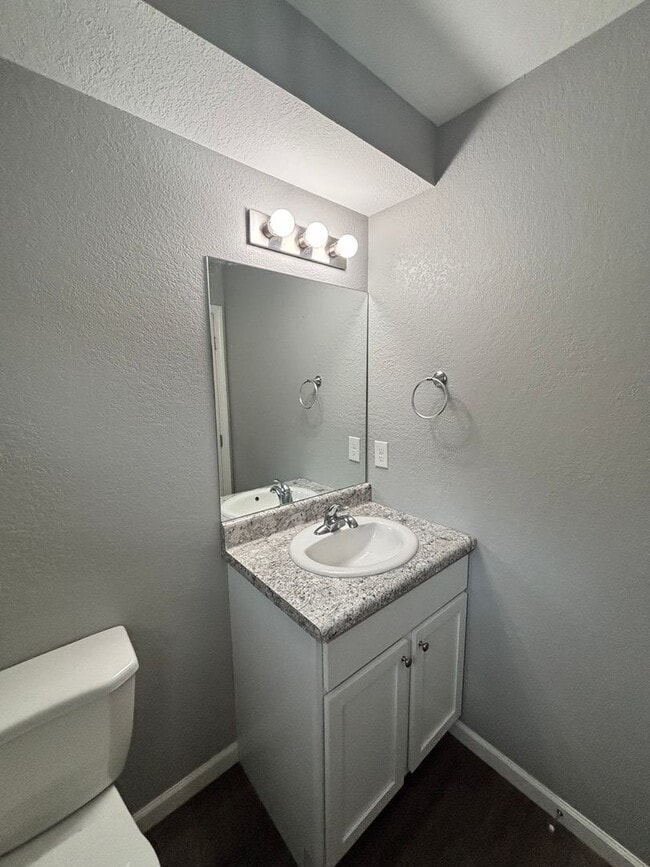 Building Photo - Sevierville 3bd/2.5bth available now!