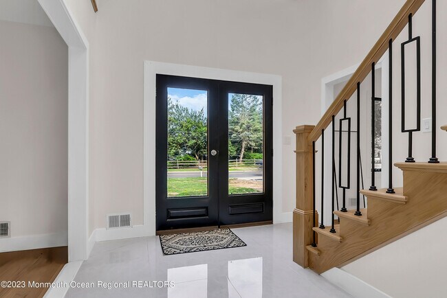 Building Photo - 265 Whalepond Rd