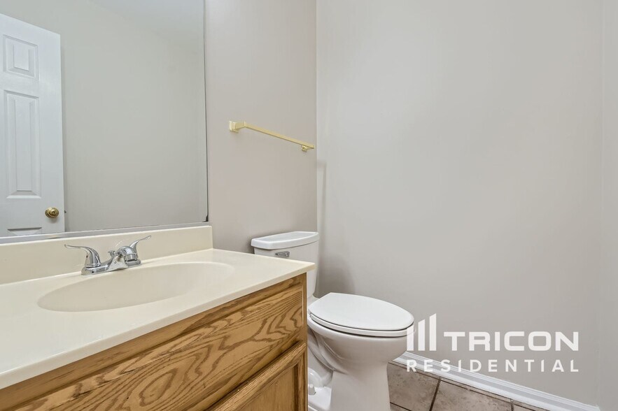Building Photo - 4102 Brenton Dr