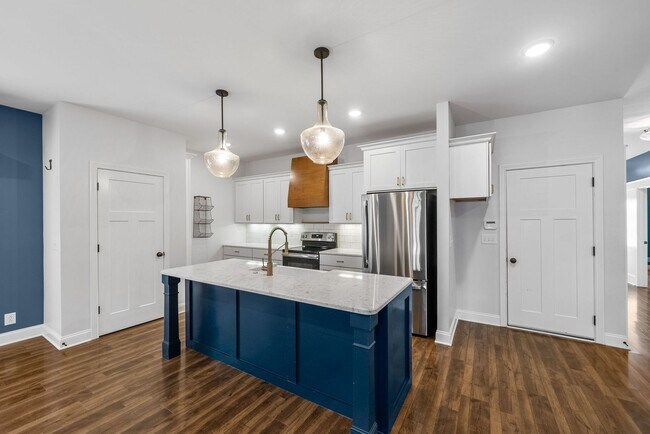 Building Photo - Elegant 4-Bedroom Home with Vaulted Ceilin...
