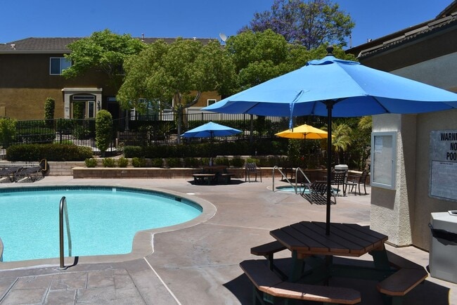 Building Photo - 2 Bedroom Townhome in the Canterra Community of Scripps Ranch