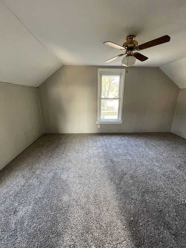 Building Photo - 2 bd 1 ba house for rent in Hudson, IA