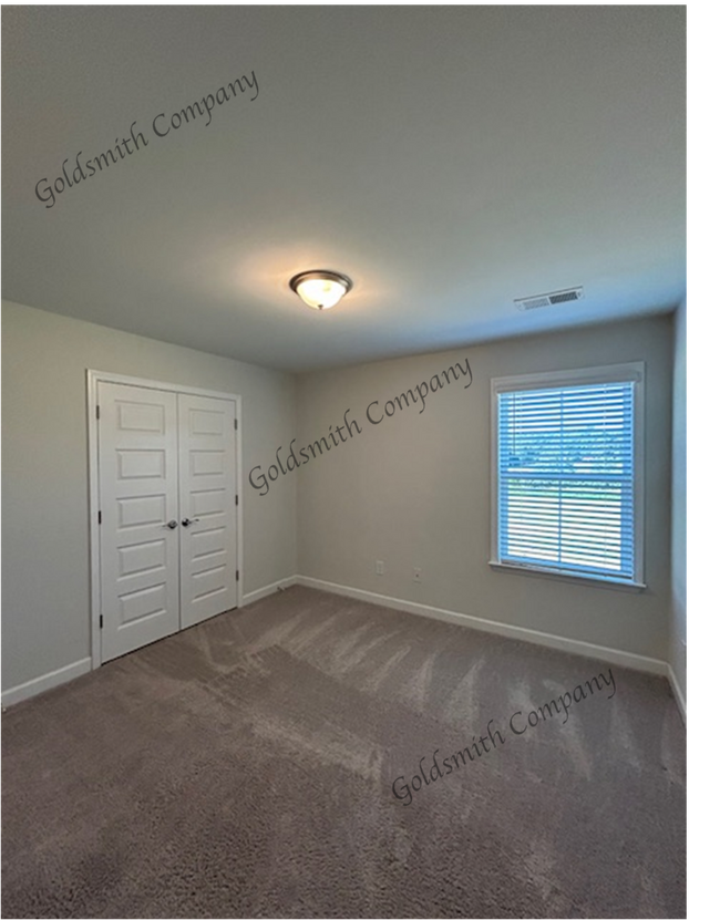 Building Photo - "Spacious Elegance Awaits: 5-Bedroom, 4.5-Bath Gem on Plumblee Lane!"