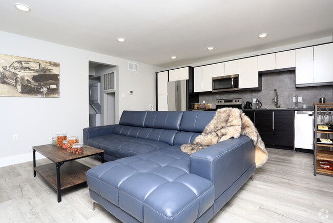 101-1BR,1BA-A1 - 4915 + 4921 Bryan R