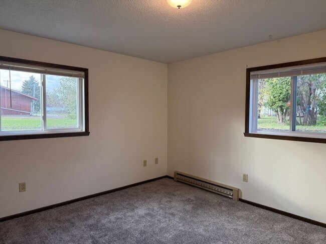 Building Photo - Spacious 2-Bed, 1-Bath Apartment Just 15 Minutes from Fargo