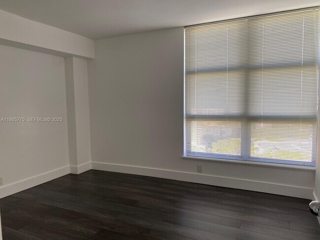 Building Photo - 19101 Mystic Pointe Dr