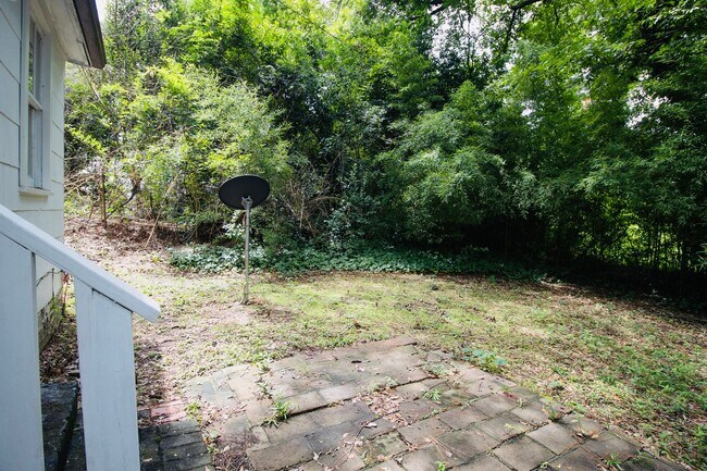 Building Photo - Charming 3 Bed, 1 Bath - Available Now!