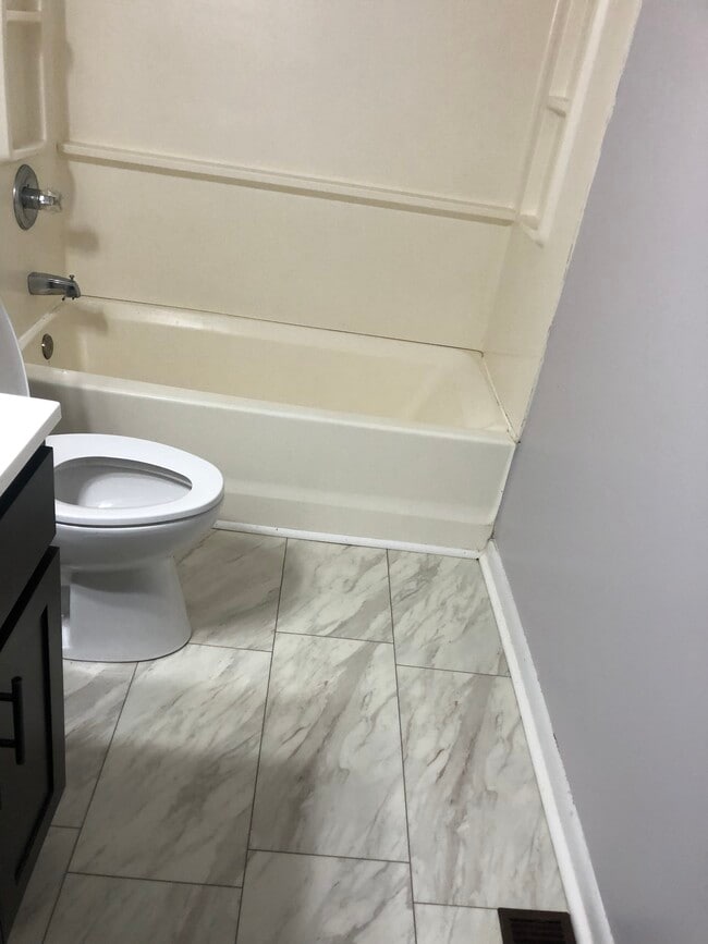 Building Photo - 1106 Douglas Cir