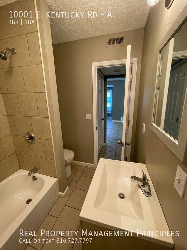 Building Photo - Spacious, Single-Level Townhouse Stunner!