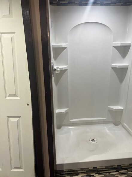 Building Photo - 1574 Armstrong Rd