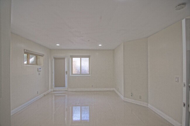 Building Photo - 301 35th St