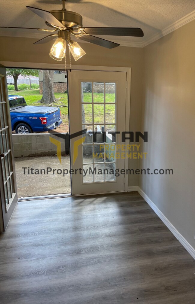 Building Photo - 2bed/1bath Townhouse