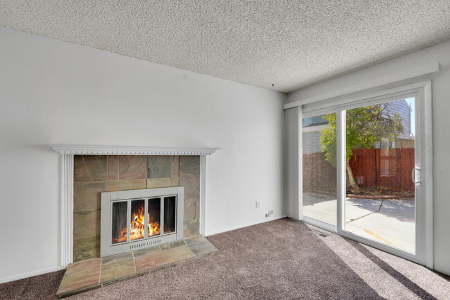 Building Photo - $2,200 - 3 Bed 3 Bath Home with 2 Primary ...