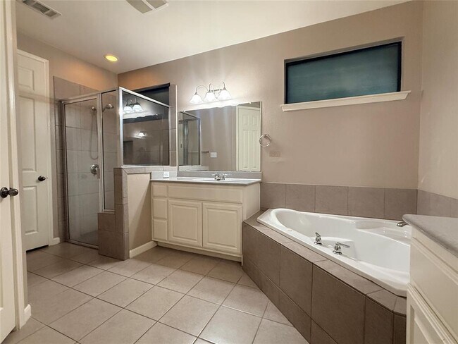 Building Photo - 112 E Adelanta Place