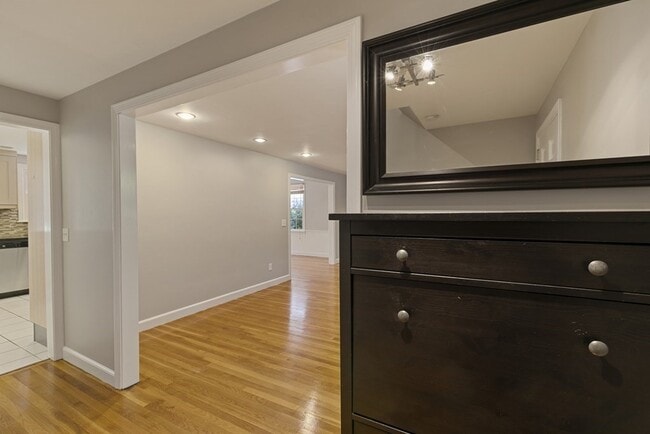 Building Photo - 159 Bedford St