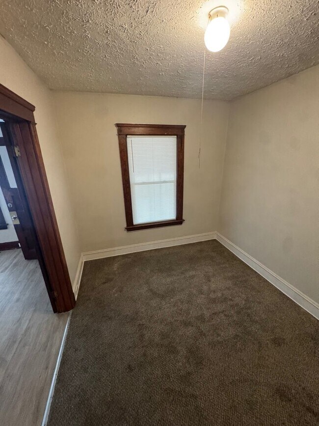 Building Photo - 3245 W 99th St