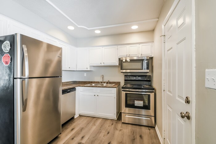 Building Photo - 3955 Diamond Ln