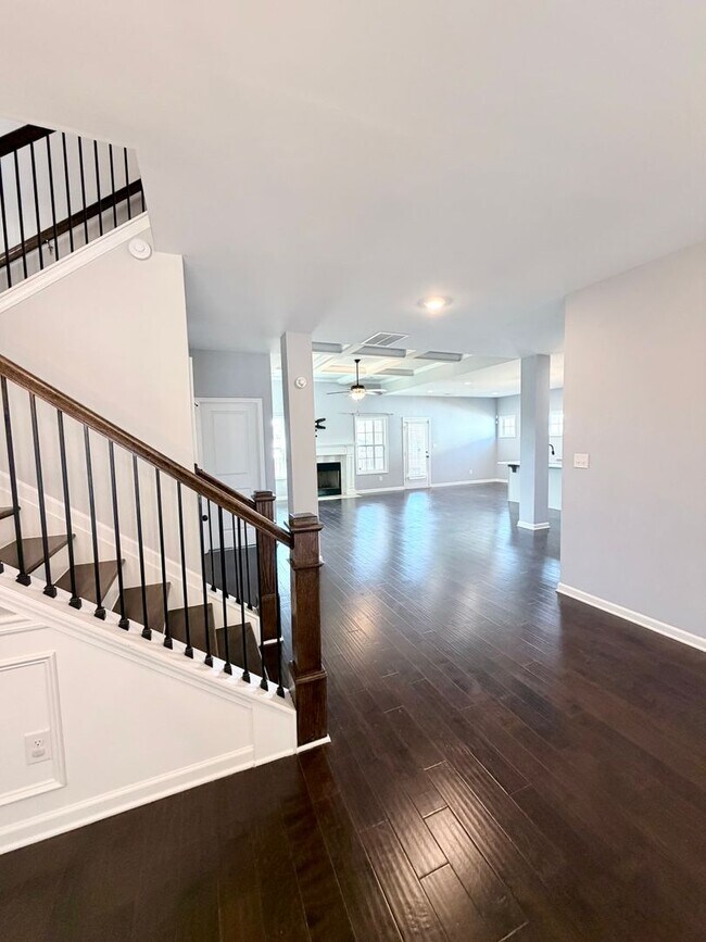 Building Photo - 215 Shoshone Cir