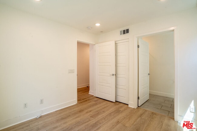Building Photo - 5257 Bainbridge Pl