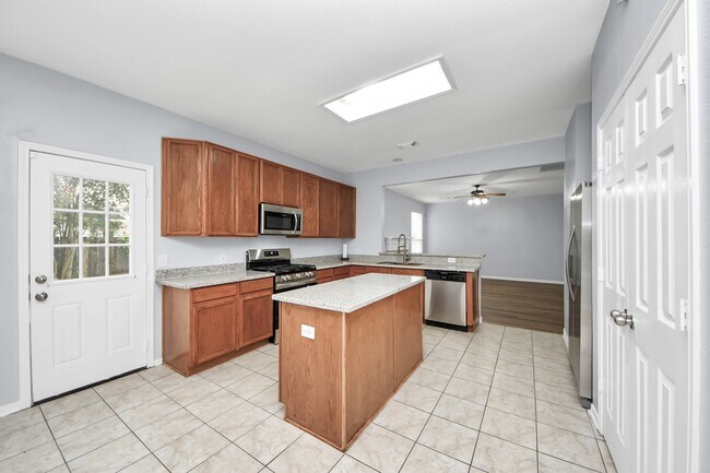 Building Photo - 9002 Sundown Dr