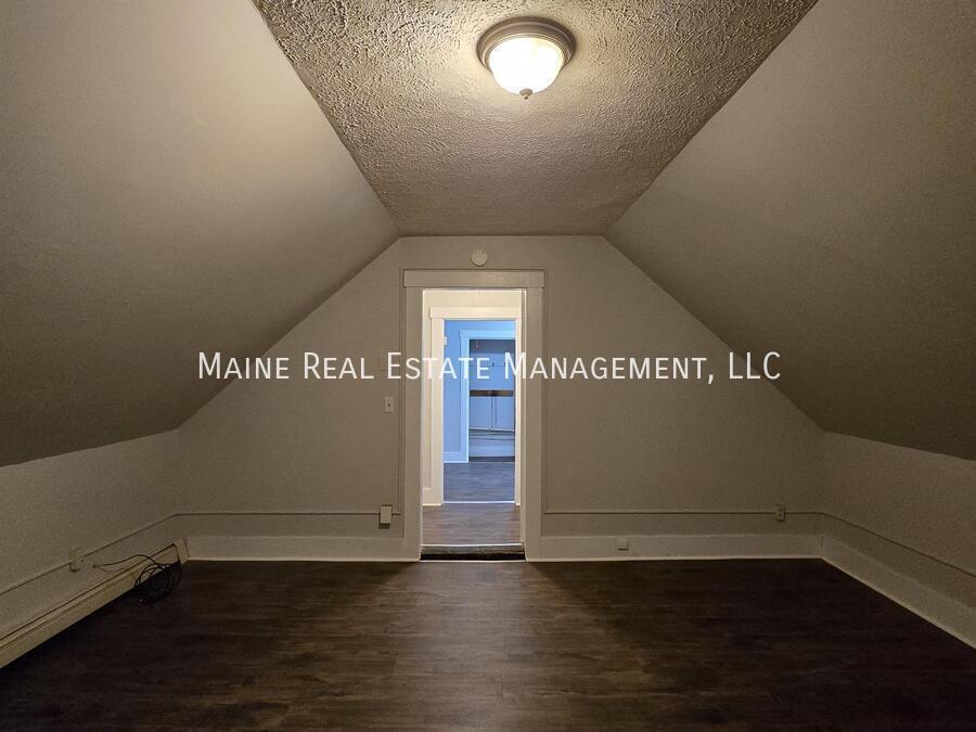Building Photo - 139 Oak St