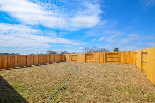 Building Photo - 18119 Rockvine Dr