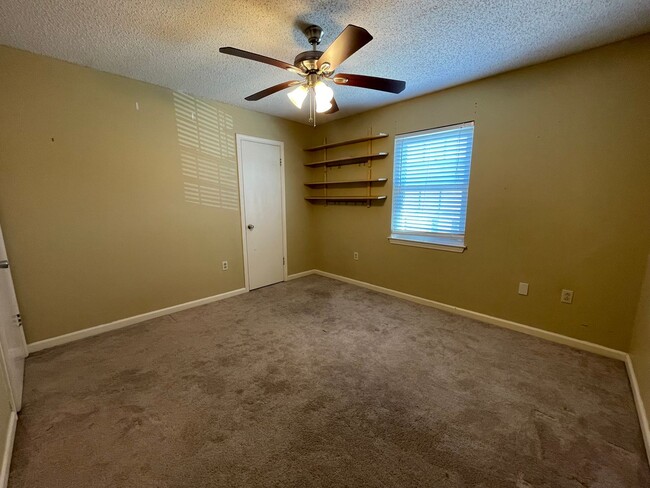 Building Photo - Condo: Jefferson Towne