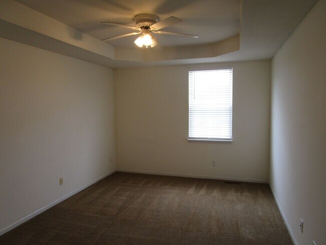 Building Photo - 5004-5006-5006 Betty Jean Way