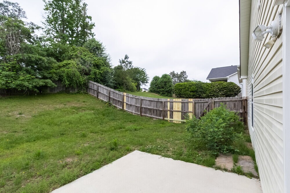 Building Photo - 1604 Thornwick Trace