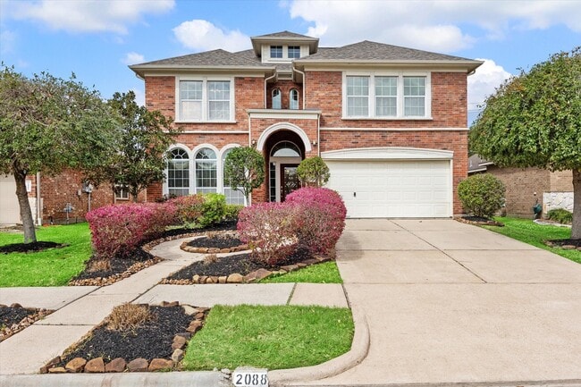 Building Photo - 2088 Silverthorn Ln
