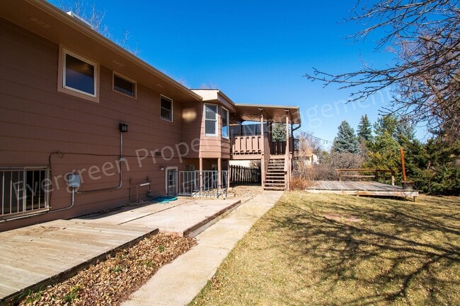 Building Photo - 2206 Wakefield Dr