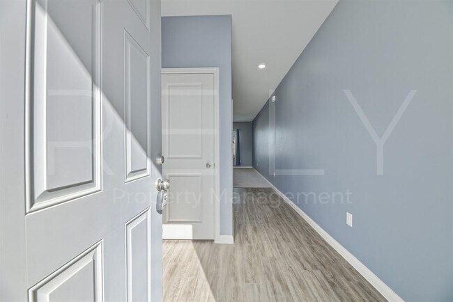 Building Photo - 220 Wonderful Life Way