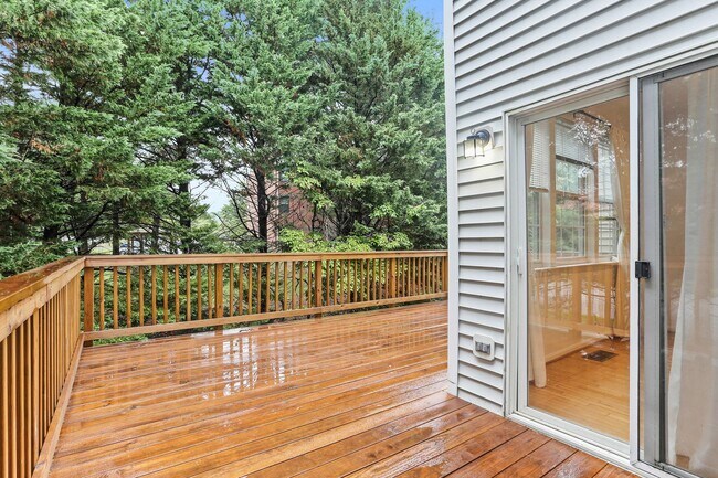 Building Photo - 20 Castle Garden Ct