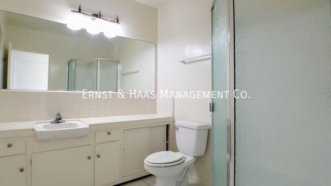 Building Photo - 3690 Country Club Dr