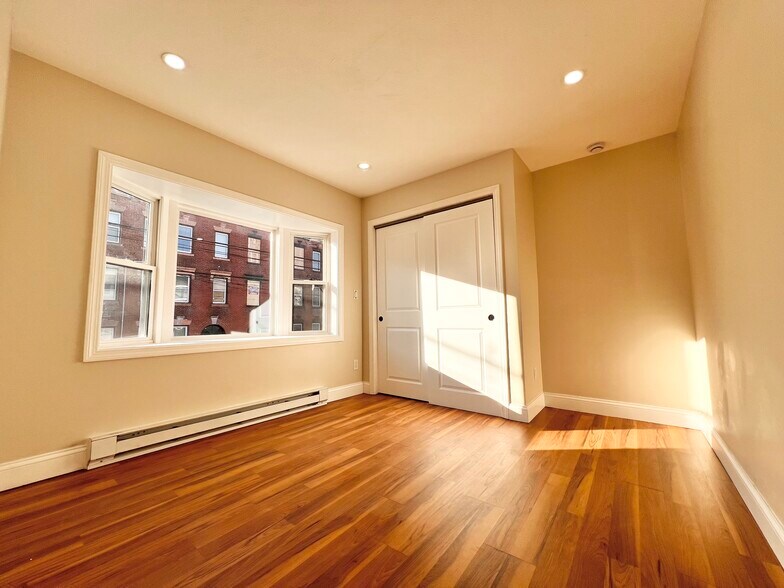 Primary Photo - 160 Saratoga St