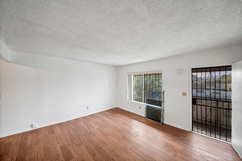 Building Photo - 2458 Normandie Ave