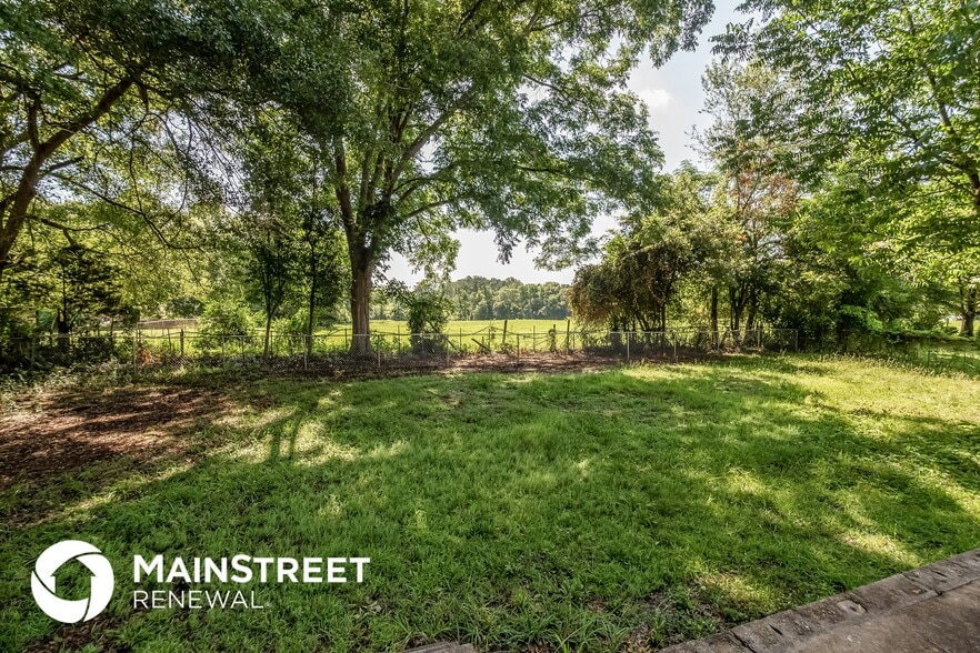 Building Photo - 204 Oxford Way