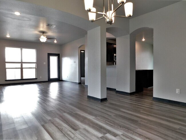 Building Photo - 3405 Addison St