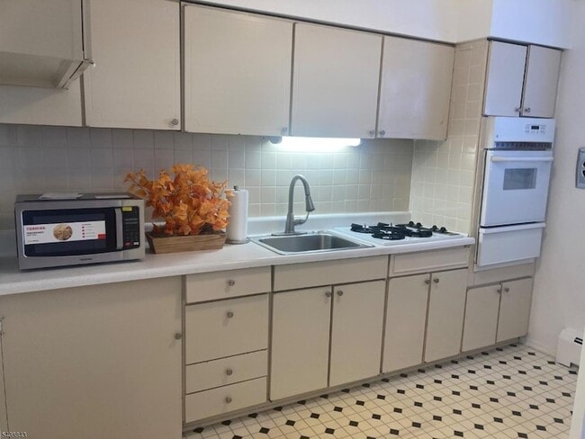 Building Photo - 1251 Valley Rd