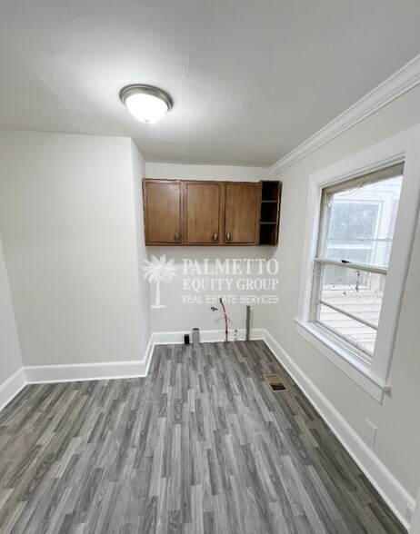 Building Photo - 1407 Oak St