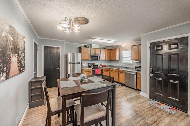 Building Photo - 4055 Victor Blvd