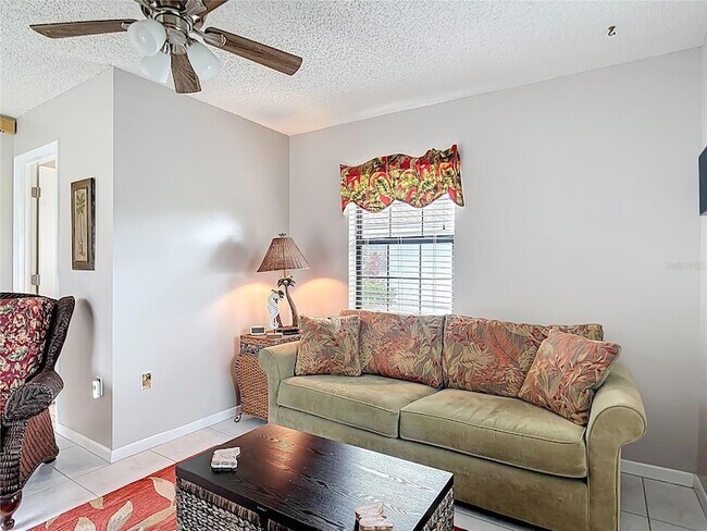 Building Photo - 290 Rotonda Cir