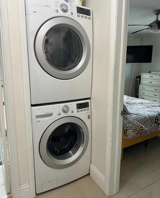 Building Photo - 3036 Coral Shores Dr