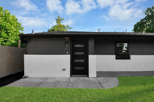 Building Photo - 6201 Batterson St